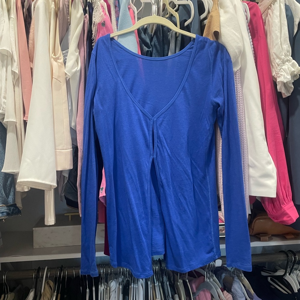 Stunning Open Back Royal Blue Lululemon Long Sleeve Top w Thumbholes